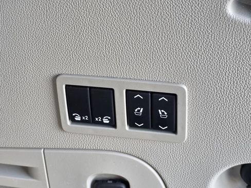 Used 2019 Cadillac Escalade Luxury RWD image 14