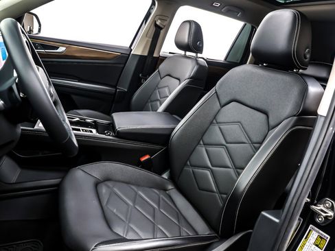 Used 2024 Volkswagen Atlas SE w/ Panoramic Sunroof Package image 18