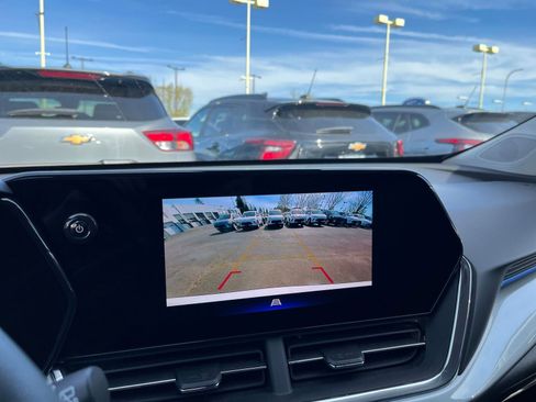 Used 2025 Chevrolet Trax LT image 22