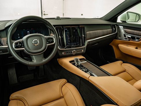 Used 2023 Volvo S90 B6 Ultimate w/ Lounge Package image 4