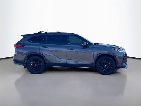 Used 2023 Toyota Highlander L image 8