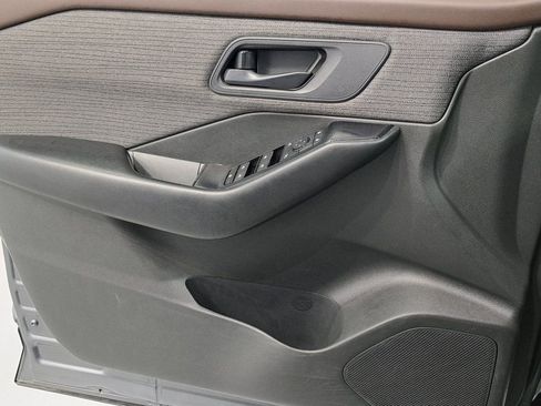 Used 2023 Nissan Rogue S image 19