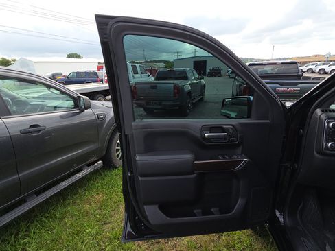 Used 2019 GMC Sierra 1500 SLT w/ X31 Off-Road Package AWD/4WD image 8