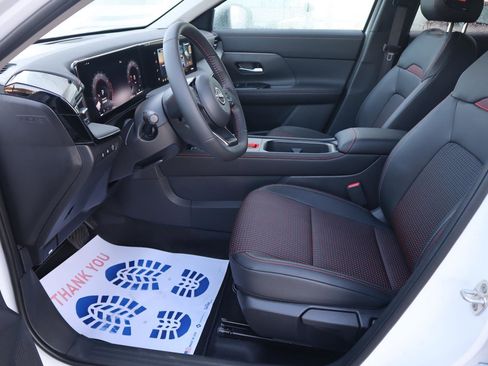 New 2026 Nissan Kicks SR w/ SR Premium Package FWD image 17