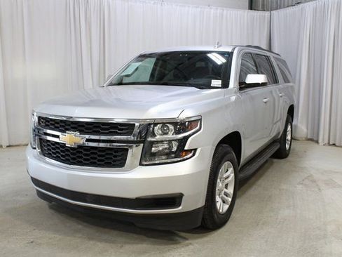 Used 2018 Chevrolet Suburban LT image 33