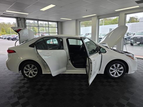 Used 2023 Toyota Corolla LE FWD image 17