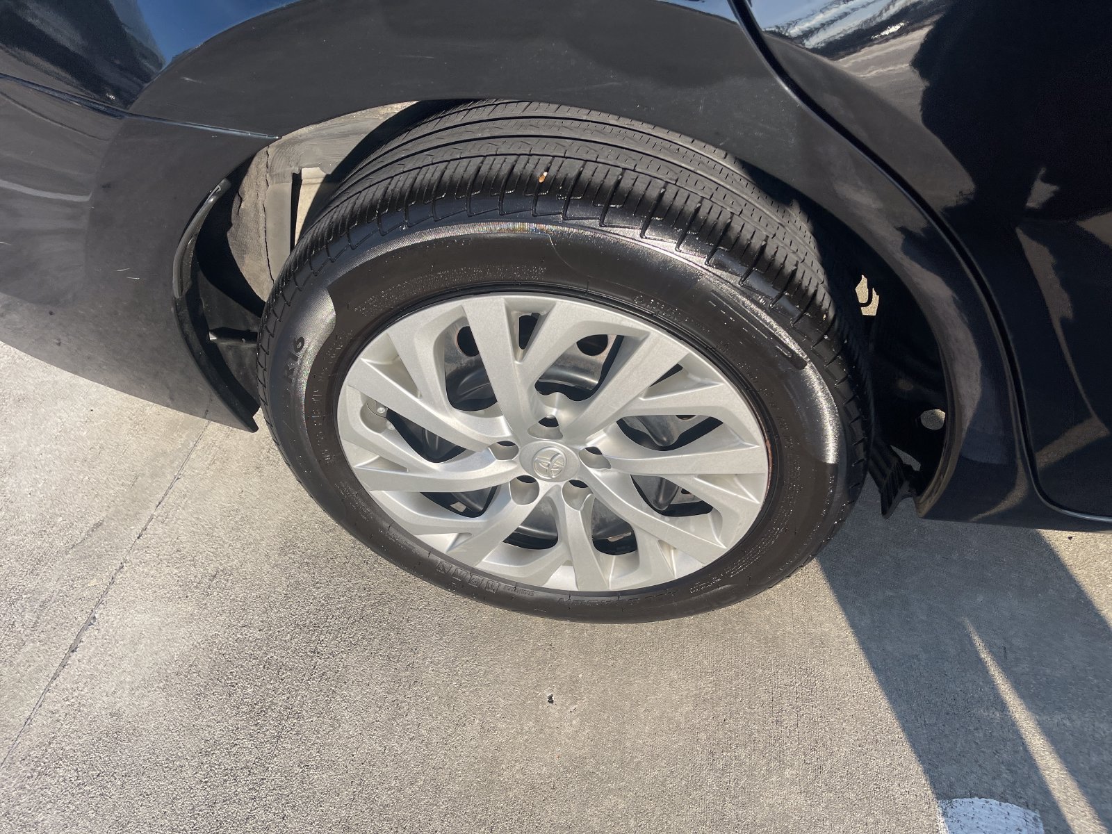 Used 2019 Toyota Corolla LE FWD image 12