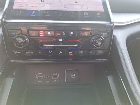 Certified 2023 Jeep Grand Cherokee L Limited w/ Luxury Tech Group II AWD/4WD image 21