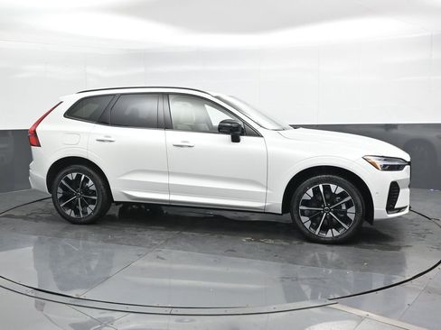 New 2026 Volvo XC60 B5 Plus w/ Climate Package AWD/4WD image 3