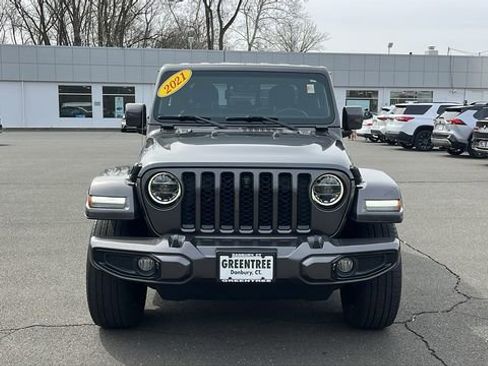 Used 2021 Jeep Gladiator Overland image 2