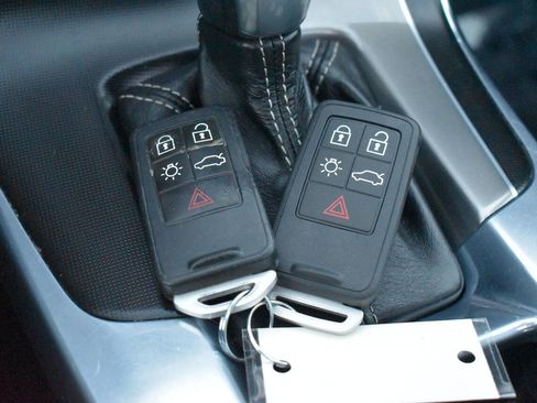 Used 2016 Volvo S60 T5 R-Design image 34