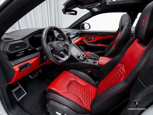 Used 2022 Lamborghini Urus AWD/4WD image 25