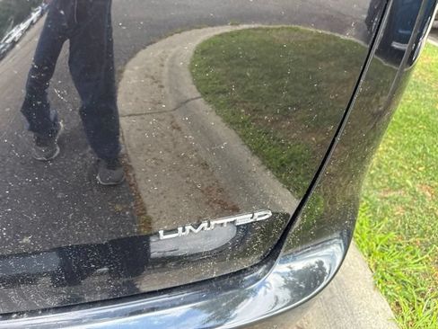 Used 2019 Chrysler Pacifica Limited FWD image 18