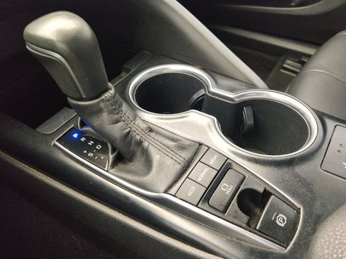 Used 2018 Toyota Camry XSE FWD image 26