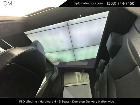 Used 2024 Tesla Cybertruck AWD Crew Cab image 23