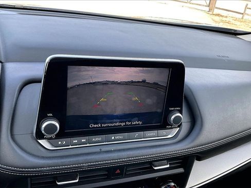 Used 2025 Nissan Rogue SV image 19