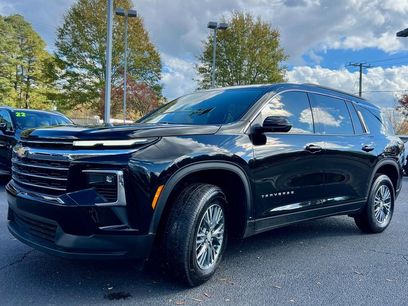 Used 2025 Chevrolet Traverse LT