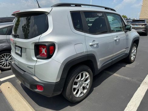 Used 2018 Jeep Renegade Latitude AWD/4WD image 2