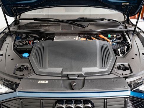 Used 2022 Audi e-tron Premium Plus w/ Premium Plus Package image 46