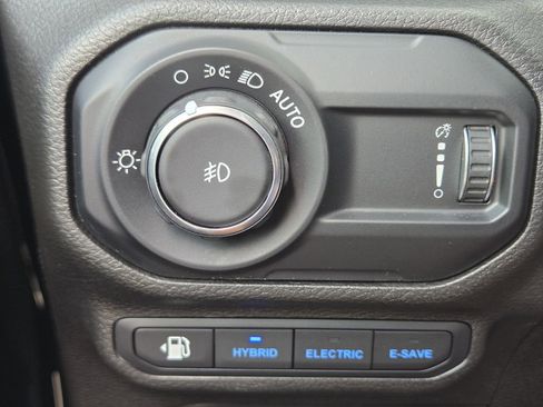 Used 2023 Jeep Wrangler Unlimited Sahara w/ Cold Weather Group AWD/4WD image 28