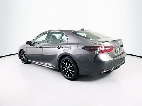 Used 2023 Toyota Camry SE image 5