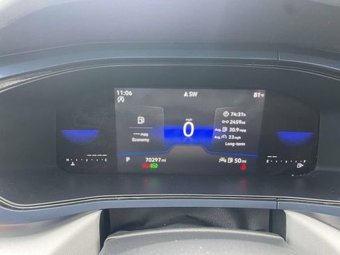 Certified 2023 Volkswagen Taos SE w/ Black Wheel Package FWD image 21