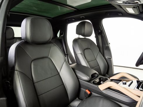 Certified 2024 Porsche Cayenne image 23
