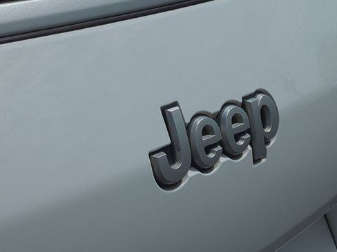 Used 2024 Jeep Grand Cherokee L Summit w/ Advanced Protech Group IV AWD/4WD image 51