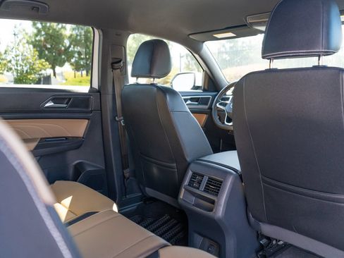 Used 2023 Volkswagen Atlas Cross Sport SE FWD image 21
