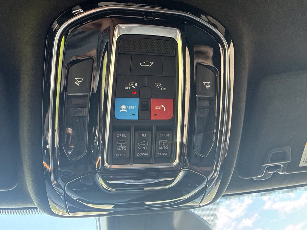 Used 2025 Jeep Grand Cherokee Summit AWD/4WD image 25