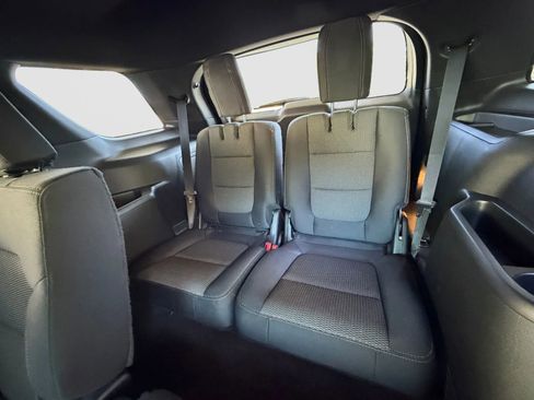 Used 2017 Ford Explorer XLT AWD/4WD image 16