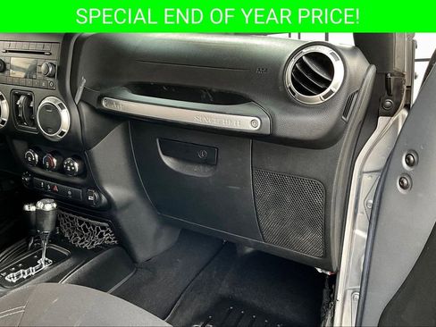 Used 2016 Jeep Wrangler Unlimited Rubicon w/ Connectivity Group image 23