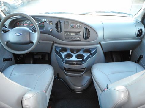 Used 2008 Ford E-350 and Econoline 350 Extended Super Duty image 21