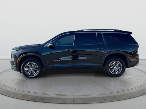 Used 2025 Chevrolet Traverse LT FWD image 5