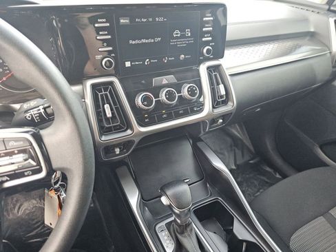 Used 2022 Kia Sorento LX AWD/4WD image 30