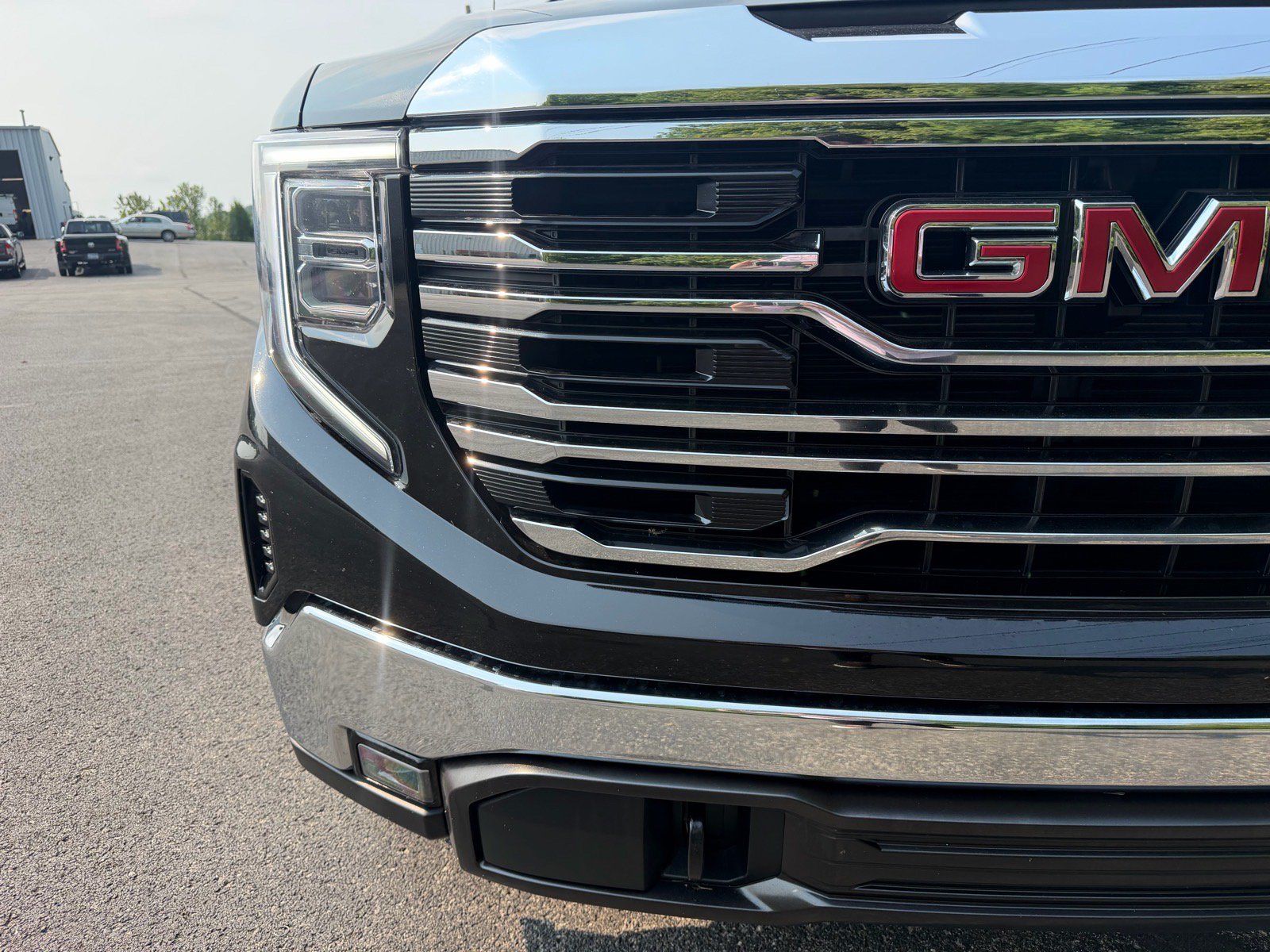 Used 2025 GMC Sierra 1500 SLT AWD/4WD image 6
