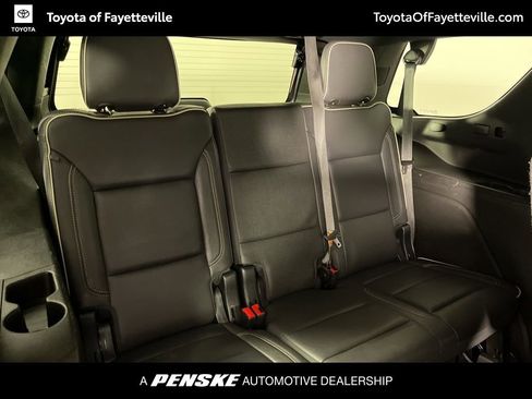 Used 2023 GMC Yukon SLT image 10