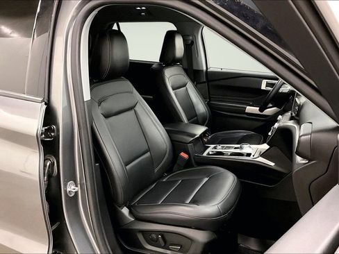 Used 2023 Ford Explorer XLT w/ Equipment Group 202A AWD/4WD image 30