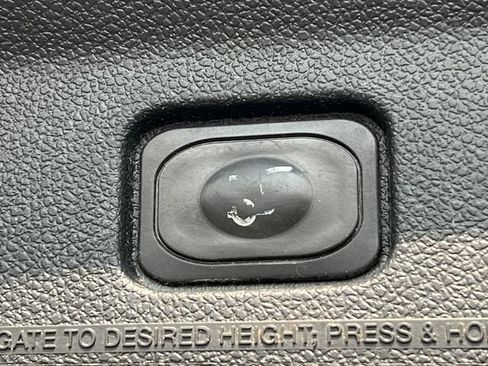 Used 2018 Ford Explorer XLT w/ Equipment Group 202A AWD/4WD image 39