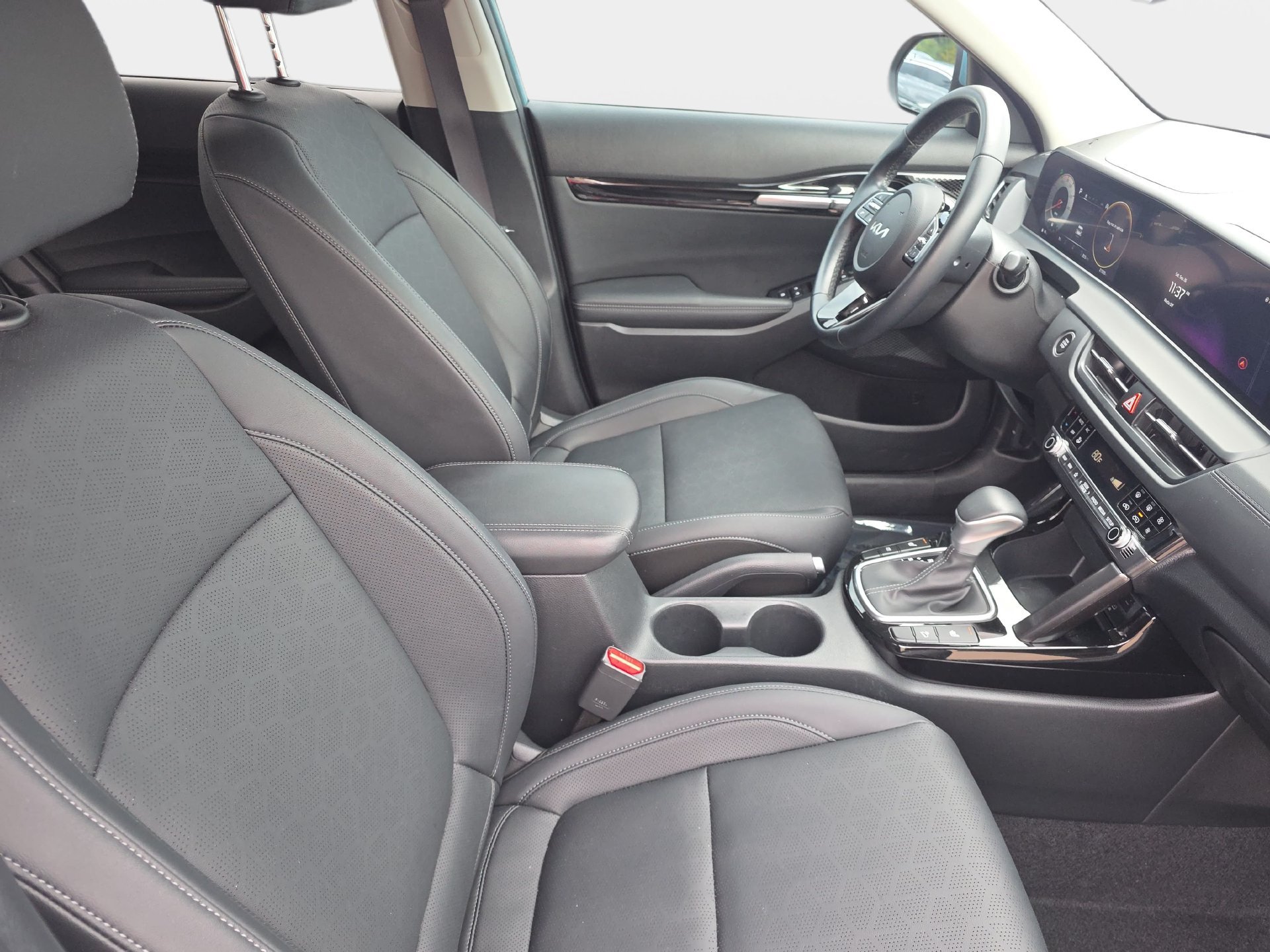 Used 2024 Kia Seltos EX FWD image 10
