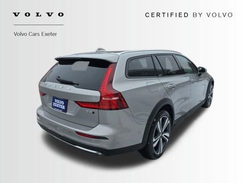 Certified 2025 Volvo V60 B5 Cross Country Plus image 10