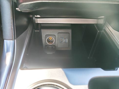 Used 2020 Ford Explorer XLT w/ Equipment Group 202A AWD/4WD image 30