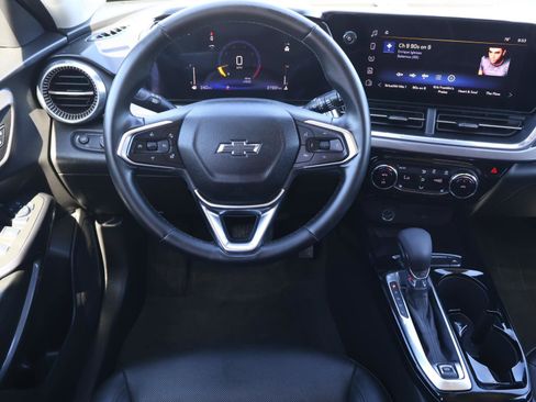 Used 2025 Chevrolet Trax ACTIV w/ Sunroof Package FWD image 9