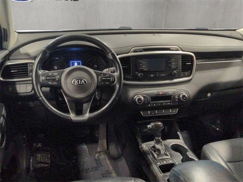 Used 2016 Kia Sorento EX image 17