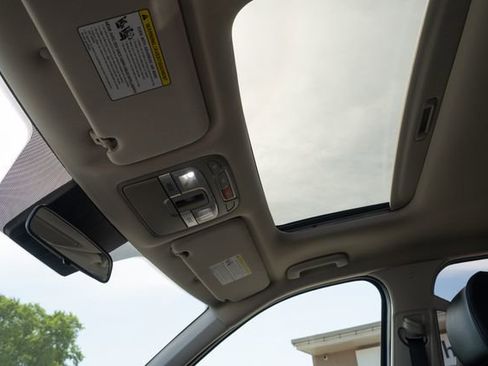 Used 2025 Kia Telluride S AWD/4WD image 19