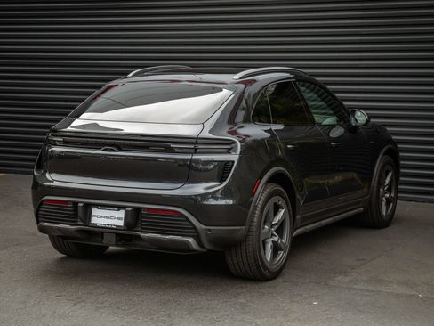 Certified 2025 Porsche Macan Turbo Electric AWD/4WD image 10