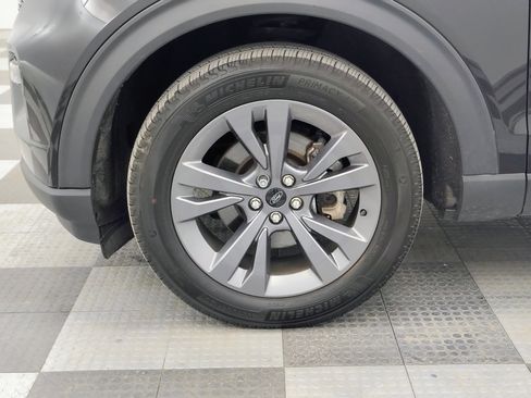 Used 2023 Ford Explorer XLT w/ Equipment Group 202A image 13