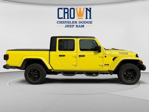 Used 2023 Jeep Gladiator Sport AWD/4WD image 2