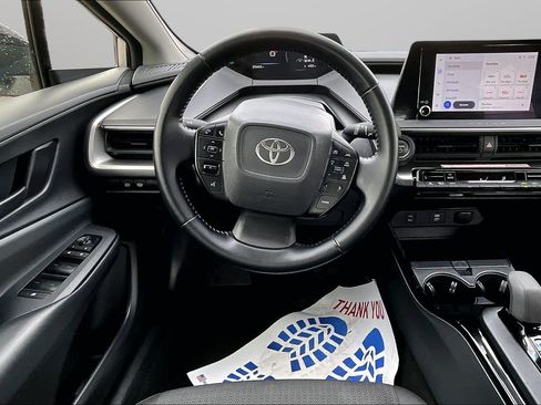 Used 2025 Toyota Prius LE FWD image 5