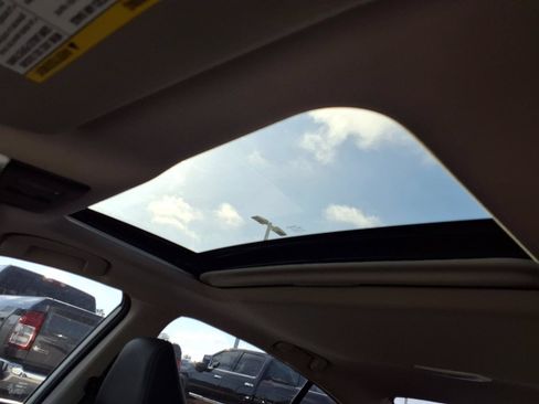 Used 2024 Nissan Altima 2.5 SL FWD image 11